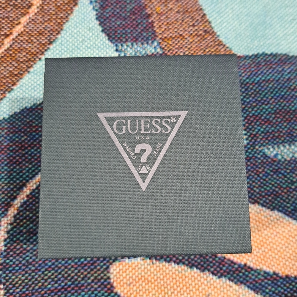 🌈GUESS WATCH IN ROSE GOLD - Picture 8 of 9
